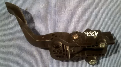 Pedala pentru Citroen C-crosser , motorizare 2.2 diesel, cod MN101543 [1]