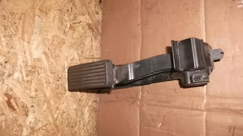 Pedala pentru Mercedes C-class W203, motorizare 2.2 diesel, cod A2033000504 [1]