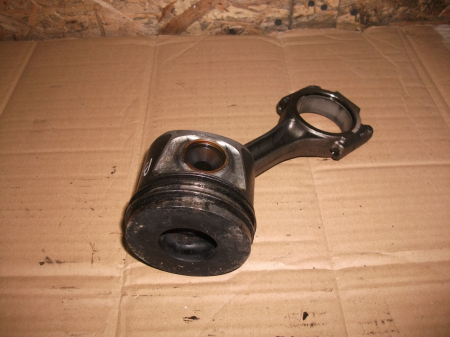 Piese motor - Piston cu biela pentru Volkswagen Touran 1T,Volkswagen Passat B6, AUDI A6C6 motorizare 2.0 diesel, cod 038J motorizare 2.0 diesel, cod 038J