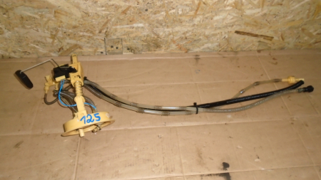 Motoare si anexe - Pompa de alimentare pentru BMW Seria 1 E87, motorizare 2.0 diesel, cod 6763888
