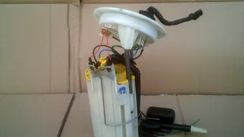 Injectie - Pompa de alimentare pentru BMW Seria 5 E60, motorizare 3.0 diesel, cod 6765848 , 0580303043