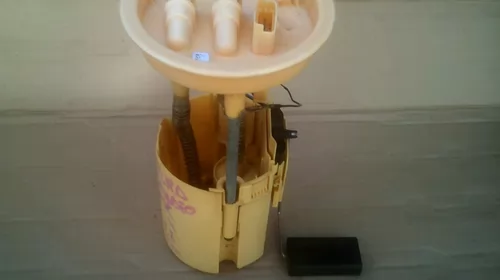 Pompa de alimentare pentru Ford Mondeo 4, motorizare 2.0 Diesel, cod 6G91-9275-AD [2]