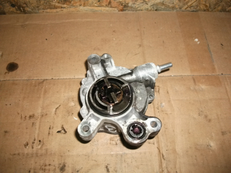 Motoare si anexe - Pompa de vacuum pentru Ford S-MAX I, motorizare 2.0 diesel, cod D165-1C1