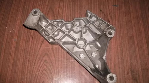 Suport dreapta pentru Audi A3 8P, motorizare 2.0 diesel, cod 03G199207E [1]