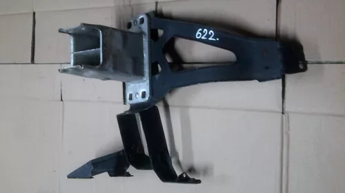 Alte anexe - Suport dreapta pentru BMW Seria 5 E60, motorizare 3.0 diesel, cod 7033732