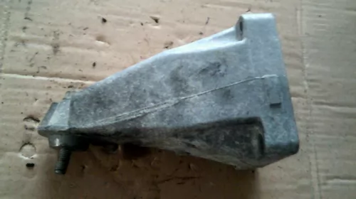 Suport dreapta pentru Mercedes C-class W204, motorizare 1.8 benzina, cod A2712231804 [1]