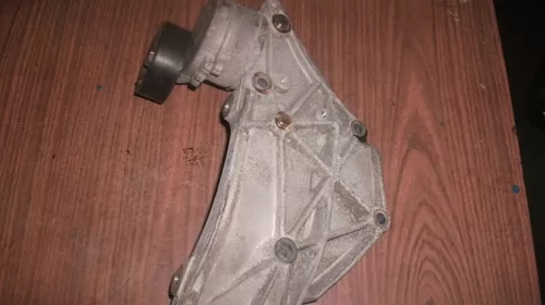 Suport pentru Volvo V50 , motorizare 2.0 diesel, cod 9650034280 [1]
