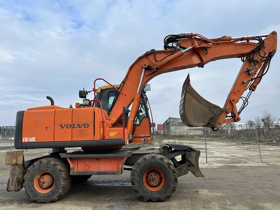 Excavator Volvo EW160 C pe roti [8]