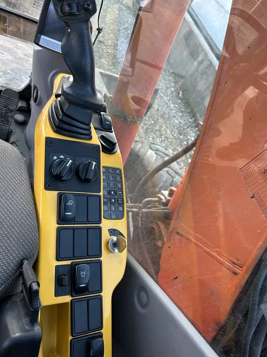 Excavator Volvo EW160 C pe roti [6]