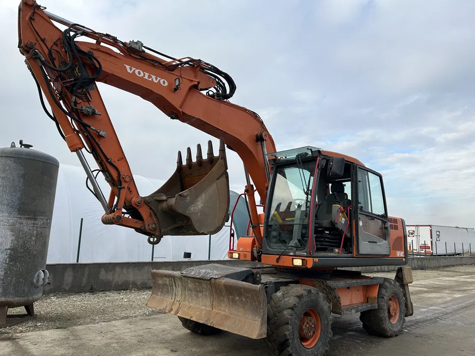 Excavator Volvo EW160 C pe roti [5]