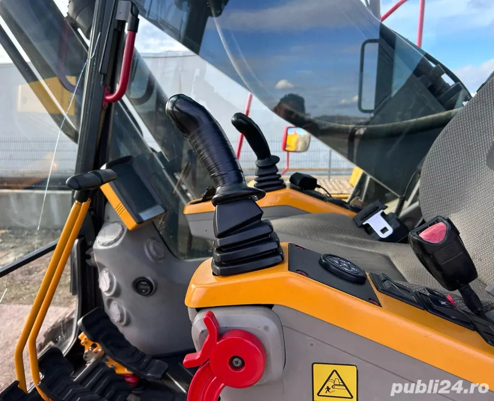 Excavator senile Volvo EC360C [3]