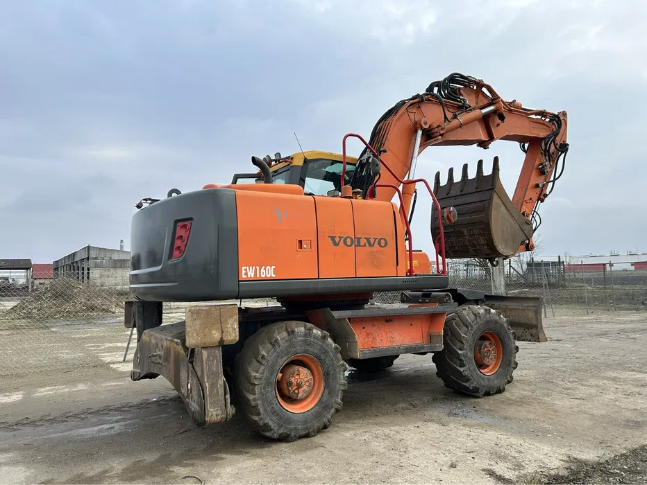 Utilaje si accesorii de vanzare - Excavator Volvo EW160 C pe roti