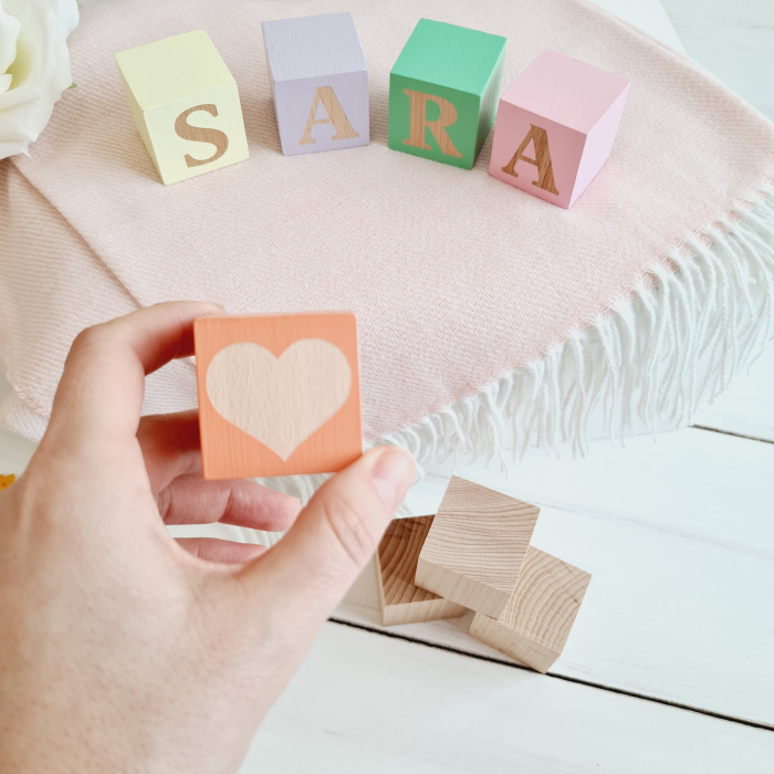 Cuburi din lemn colorate - personalizate cu nume [10]
