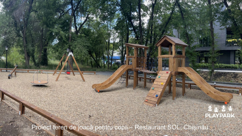 Carusel pentru spații de joacă RB-24 cu 3 locuri din lemn [4]