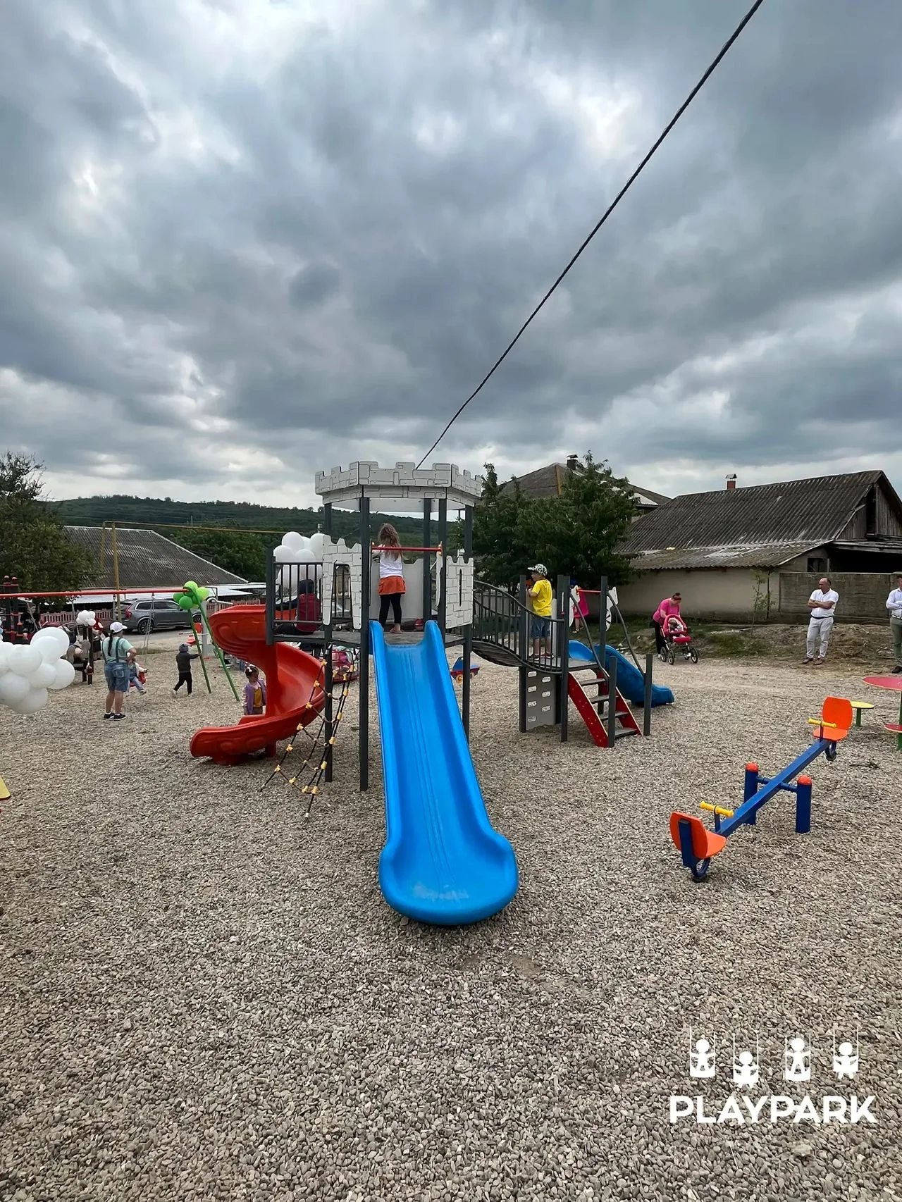 Complex de joaca Castel YN-305 cu tobogane si elemente de catarat [5]