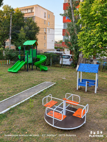 Complex de joacă Spring YN-102-2 cu 3 tobogane pentru grădinițe și terenuri de joacă [2]
