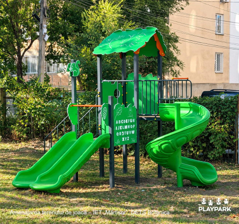 Complex de joacă Spring YN-102-2 cu 3 tobogane pentru grădinițe și terenuri de joacă [1]