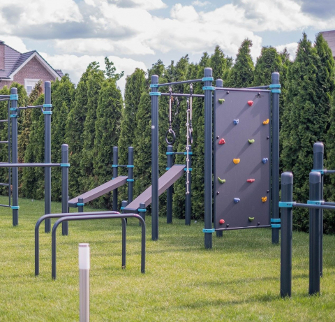 Complex sportiv pentru copii Workout KIDS C-100 cu bare, perete de escaladă, frânghie și inele, exterior [3]