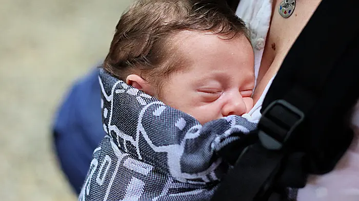 Luna Una Casute Gri inchis [3]