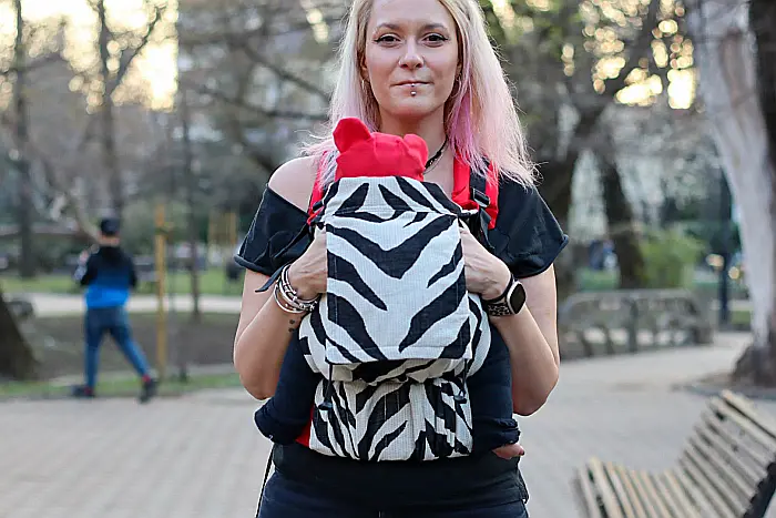 Luna Una Zebra Rosu [4]