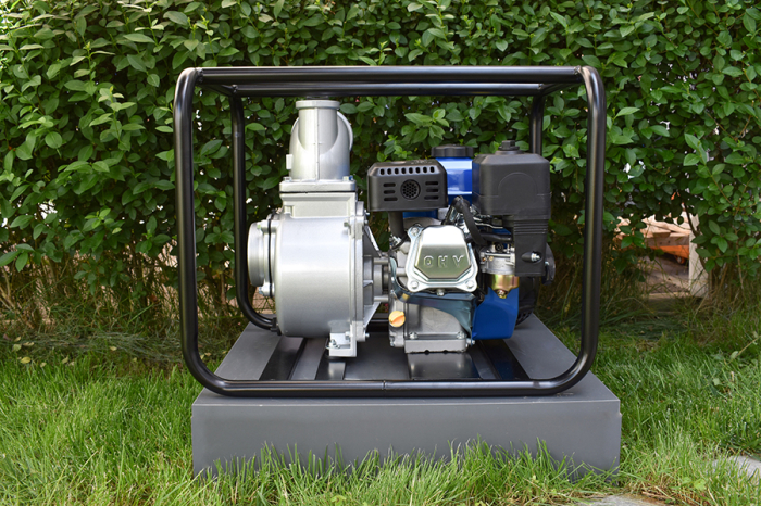 Motopompă pe benzină Gmax TG40CX, 4 toli, putere 7 Cp, debit 80 m³/h, Hmax 26 m, motor 4 timpi OHV [6]