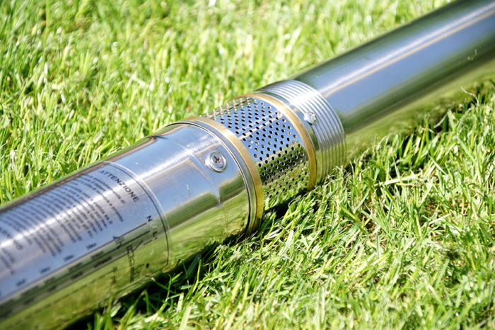 Pompa submersibila Gmax 75QJD, diametru pompa 75mm, debit apa 2.8 m3/h, coloana apa 55 m, putere 370 w [6]