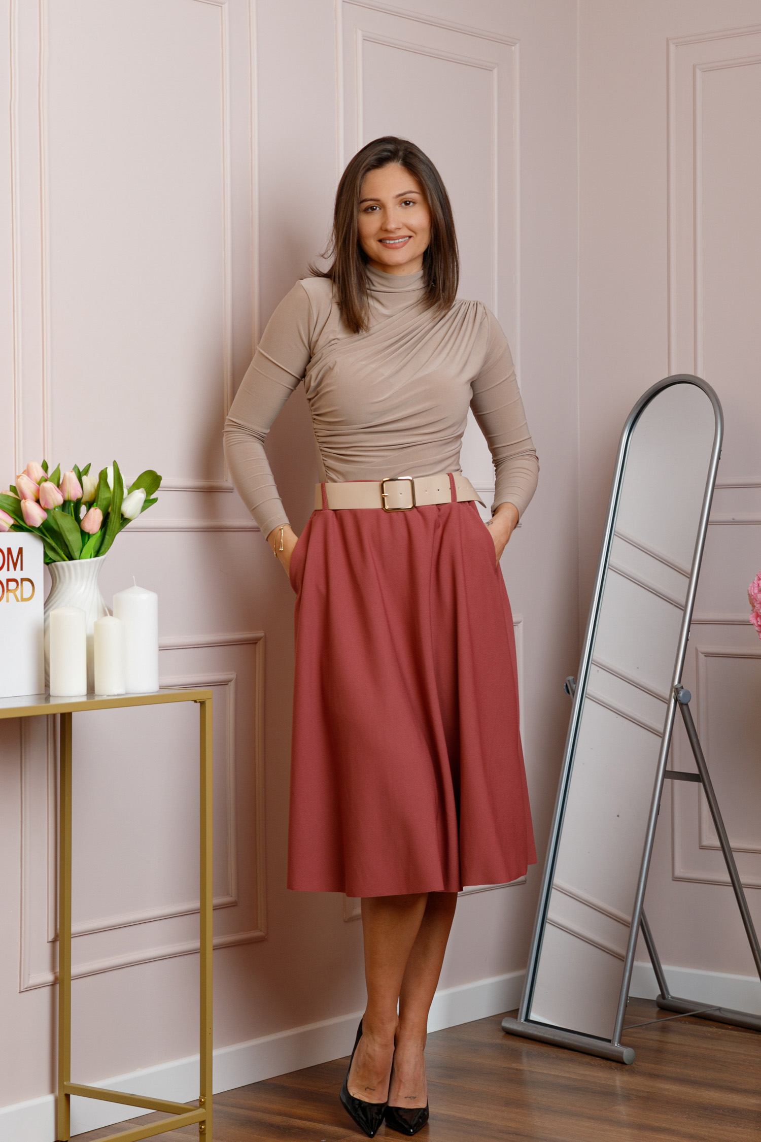 Fuste - Fusta roz somon midi cu talie inalta, curea si buzunare laterale Isla