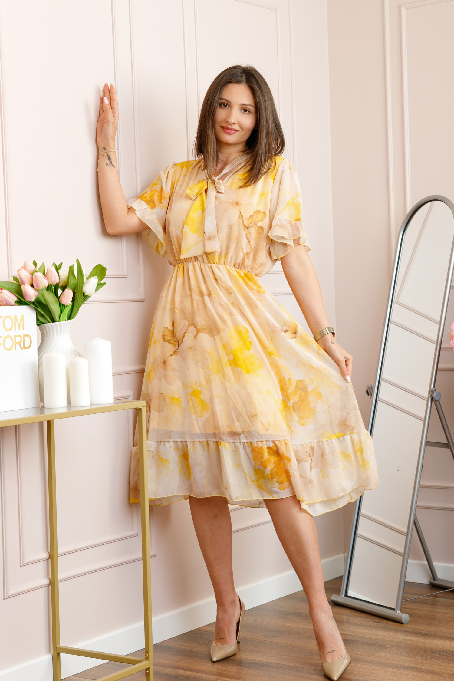 Rochii - Rochie midi galbena Annalise cu imprimeu floral si funda la decolteu