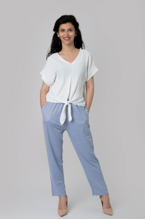 Bluza alba casual cu aspect texturat si nod in talie [4]