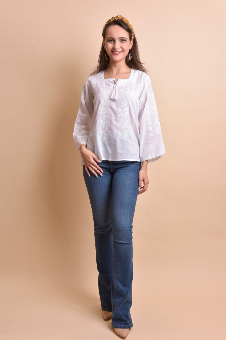 Bluza alba cu motiv floral alb Alexia [3]