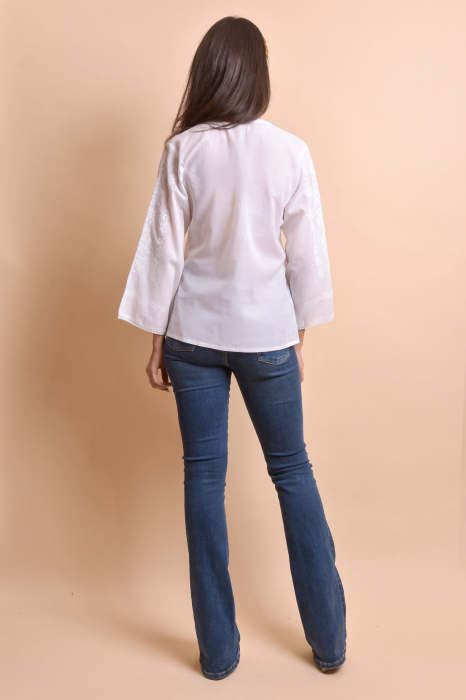 Bluza alba cu motiv floral alb Alexia [8]