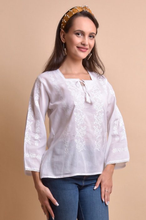 Bluza alba cu motiv floral alb Alexia [4]