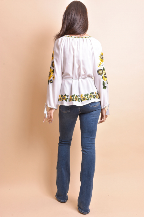 Bluza alba cu motiv floral galben Catrinel 04 [9]