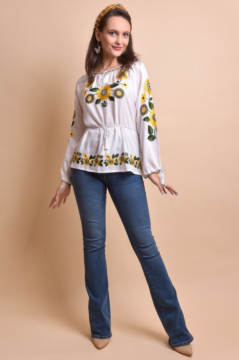 Bluza alba cu motiv floral galben Catrinel 04 [3]