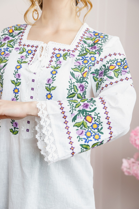 Bluza alba cu motiv floral multicolor Andreea 02 [2]