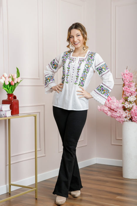 Bluza alba cu motiv floral multicolor Andreea 02 [4]