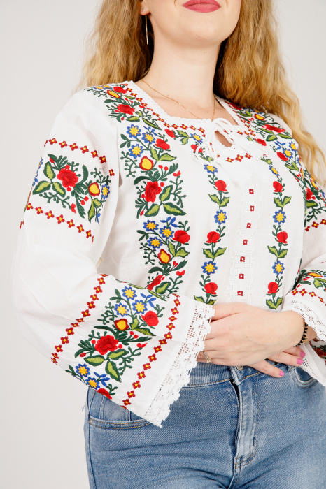Bluza alba cu motiv floral multicolor Andreea 01 [2]