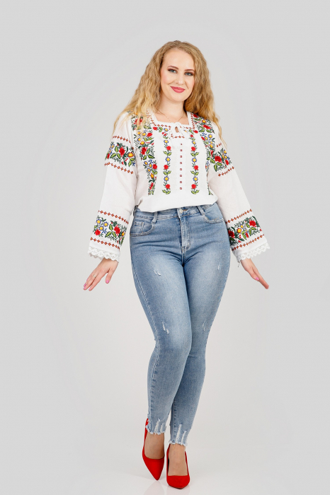 Bluza alba cu motiv floral multicolor Andreea 01 [4]