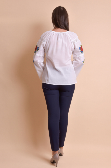 Bluza alba cu motiv floral multicolor Daciana [9]