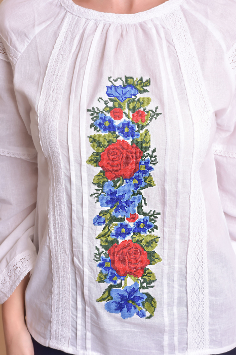 Bluza alba cu motiv floral multicolor Daciana [2]