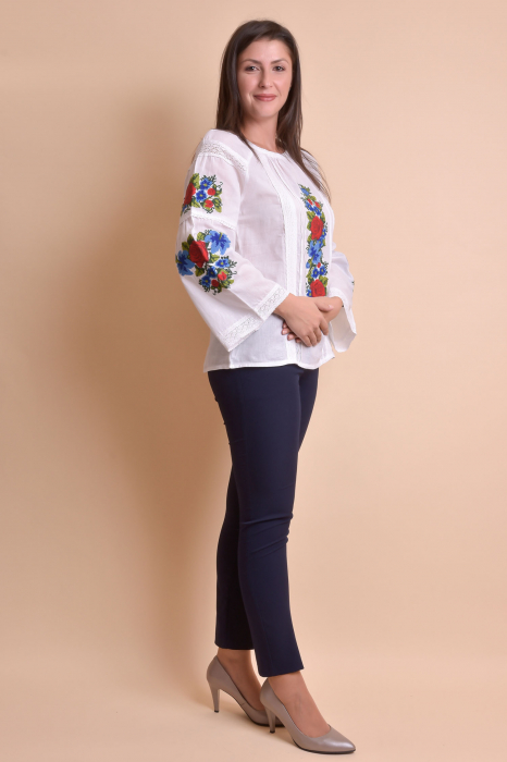 Bluza alba cu motiv floral multicolor Daciana [8]
