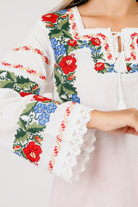 Bluza alba cu motiv floral multicolor Lara [2]