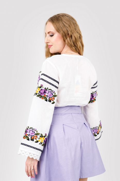 Bluza alba cu motiv floral multicolor Noela 01 [3]