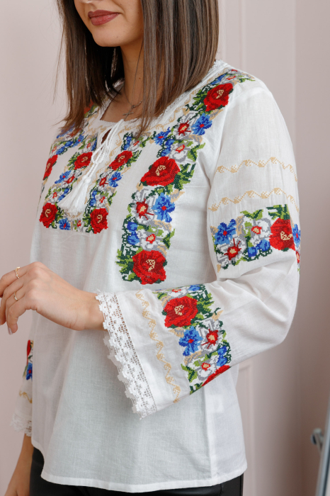Bluza alba cu motiv floral multicolor Renata [2]