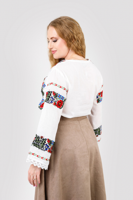 Bluza alba cu motiv floral rosu Eliana [3]