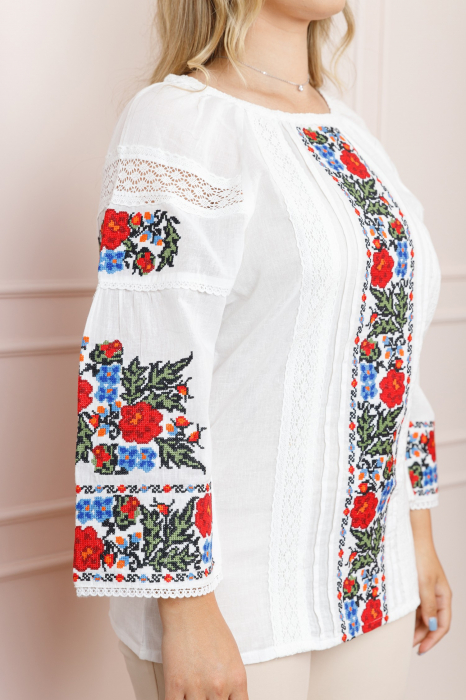 Bluza alba cu motiv floral rosu Iarina [2]