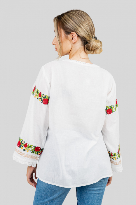 Bluza alba cu motiv floral rosu Iustina [3]