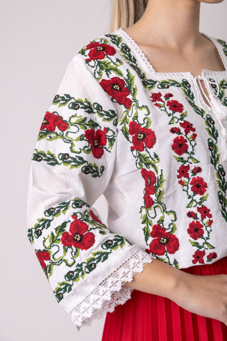 Bluza alba cu motiv floral rosu Luana [2]