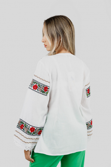 Bluza alba cu motiv floral rosu Medeea [3]