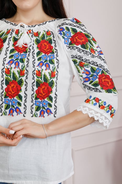 Bluza alba cu motiv floral rosu Valentina 01 - maneca scurta [2]